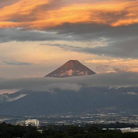 Amazing Aircrafts Views In Front Of Airport Apartment Guatemala City Luaran gambar