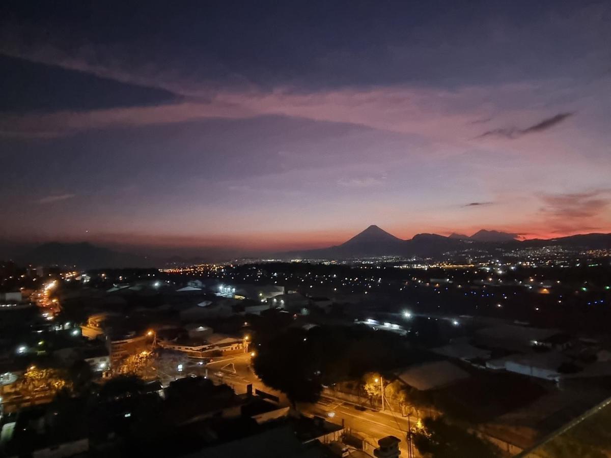 Amazing Aircrafts Views In Front Of Airport Apartment Guatemala City Luaran gambar