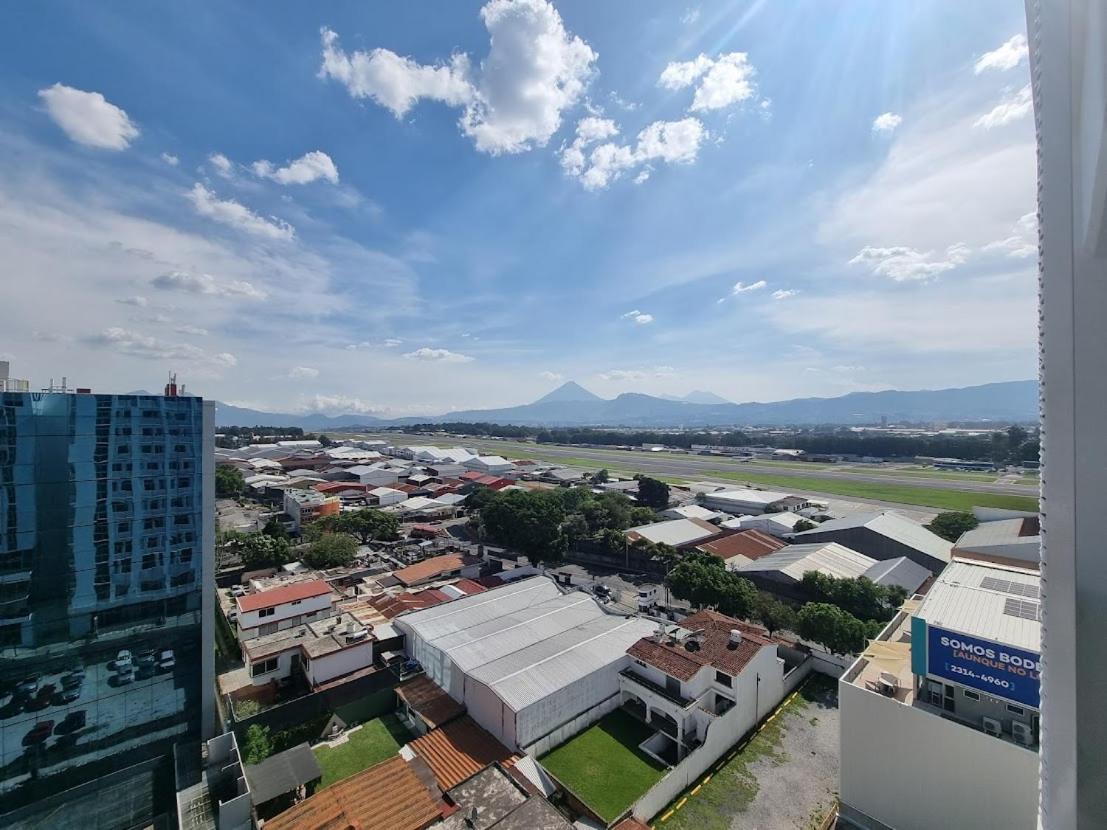 Amazing Aircrafts Views In Front Of Airport Apartment Guatemala City Luaran gambar